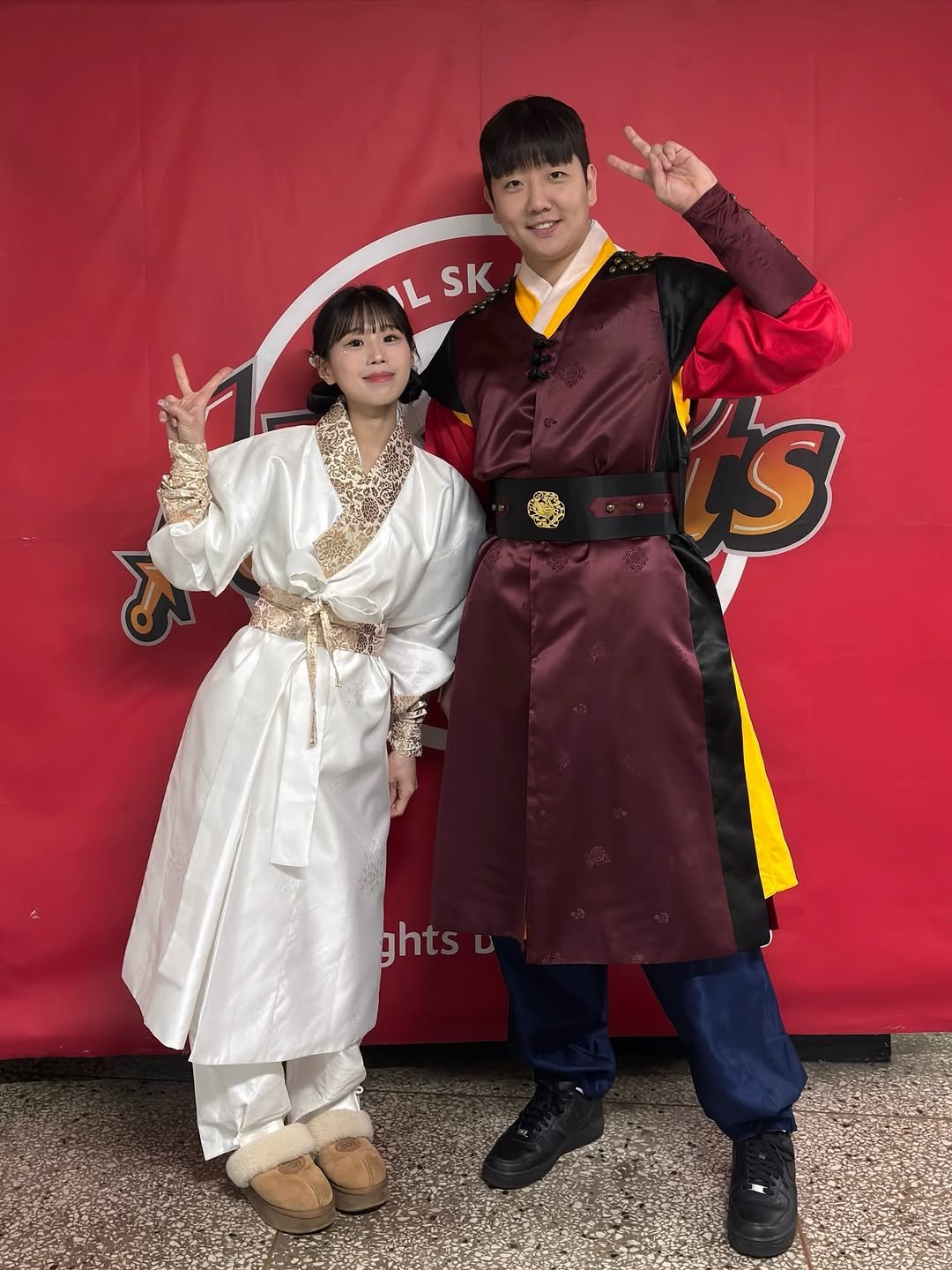 eunnvy 게시물 이미지: 여러분, 새해 복 많이 받으세요🙇🏻‍♀️🙇🏻‍♂️🍀💖
.
.
.
#sk나이츠...