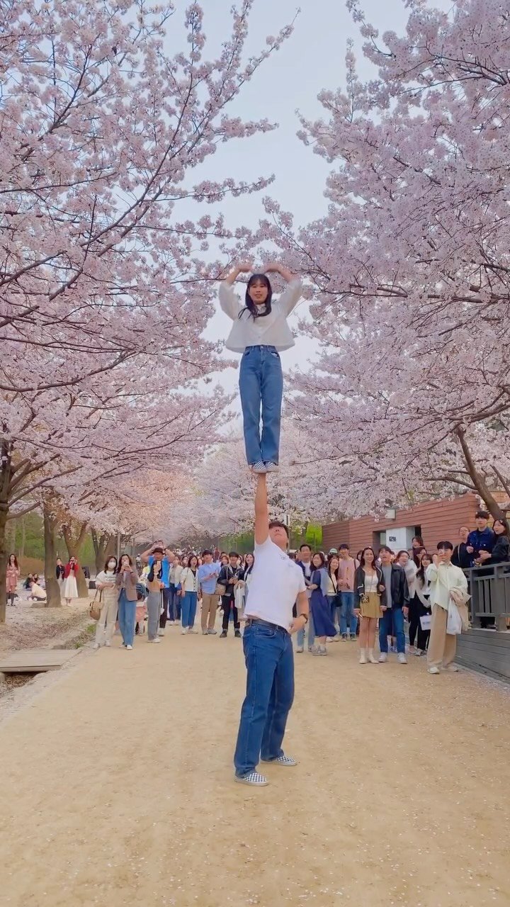 eunnvy 게시물 이미지: 많은 사람들의 환호 속에서 맞이한 우리의 두번째 봄🌸💖🎀🌷
.
.
.
#커플릴스...