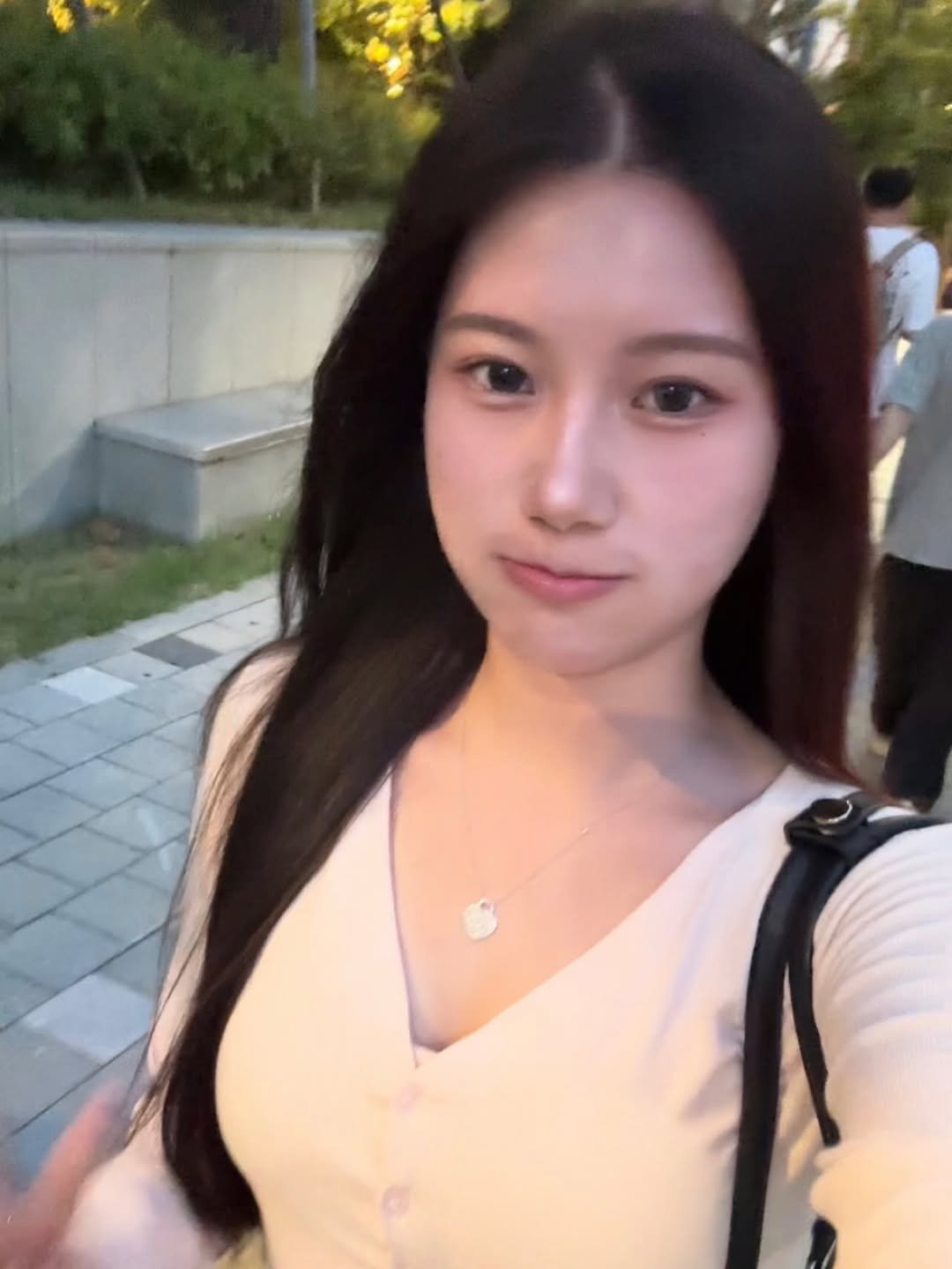 Photo by 은냥 on September 29, 2025. May be an image of one or more people, hair and text.