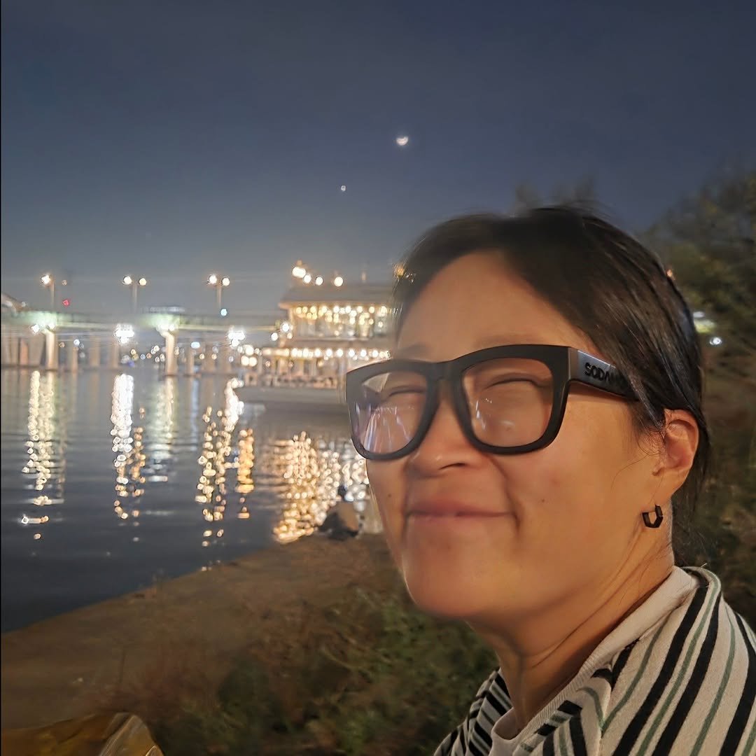 Photo by 정은표 on April 19, 2026. May be an image of eyeglasses, riverboat, night and text.