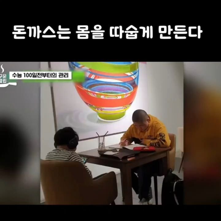 eunpyoya 게시물 이미지: (다시 올립니다)
이때가 지웅이 몸매 최정점이었던 거 같다
우리 아들 다시 찾은...