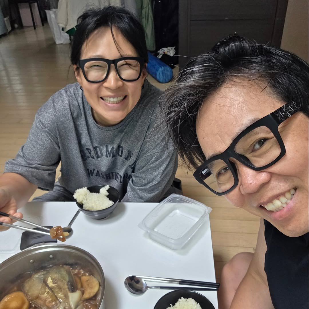 Photo shared by 정은표 on April 21, 2026 tagging @whitewang78. May be an image of chicken, hot pot, congee, stew and text.