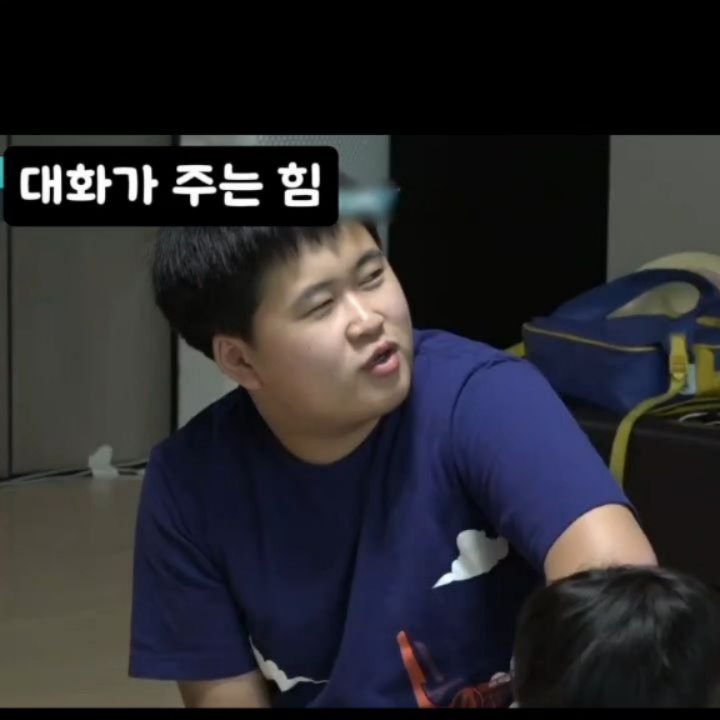 eunpyoya 게시물 이미지: 다섯 식구가 둘러앉아서 얘기하고 노는 걸 좋아했었다 
아내도 나도 아이들 얘기 듣는...