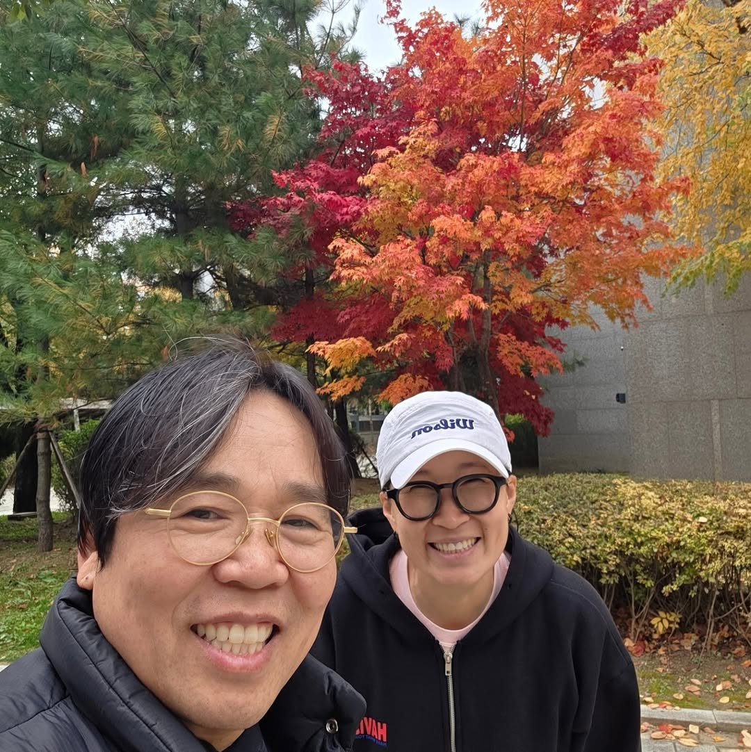 Photo shared by 정은표 on November 10, 2025 tagging @whitewang78. May be an image of maple leaves, park and text.