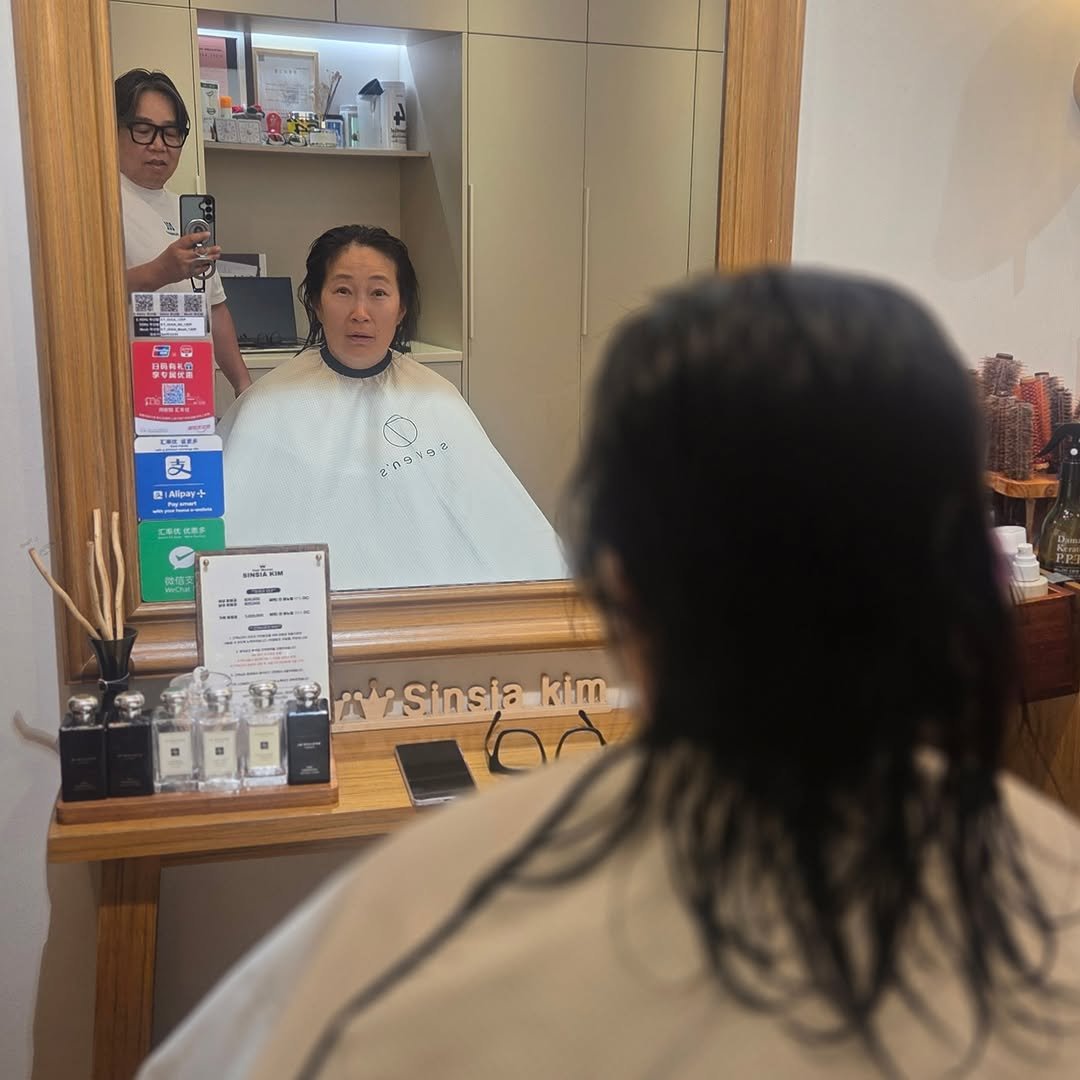eunpyoya 게시물 이미지: 지난 일요일 집에서 쉬겠다는 아내를 꼬셔서 미용실에  갔다
외모 가꾸는데 관심이...