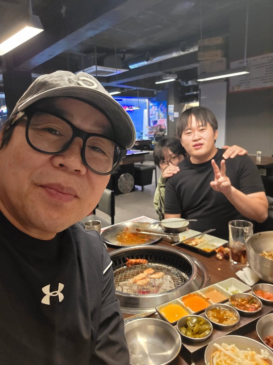 Photo by 정은표 on November 09, 2025. May be an image of grill and text.