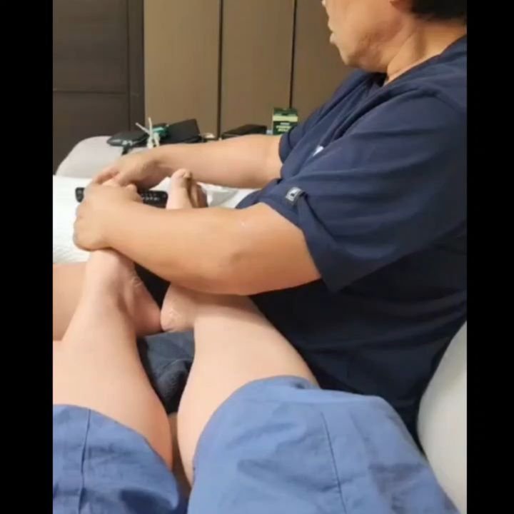 eunpyoya 게시물 이미지: 설날 처갓집 거실 소파에 누워 깜빡 잠이 들었는데 장모님이랑 두 딸이 두런두런...