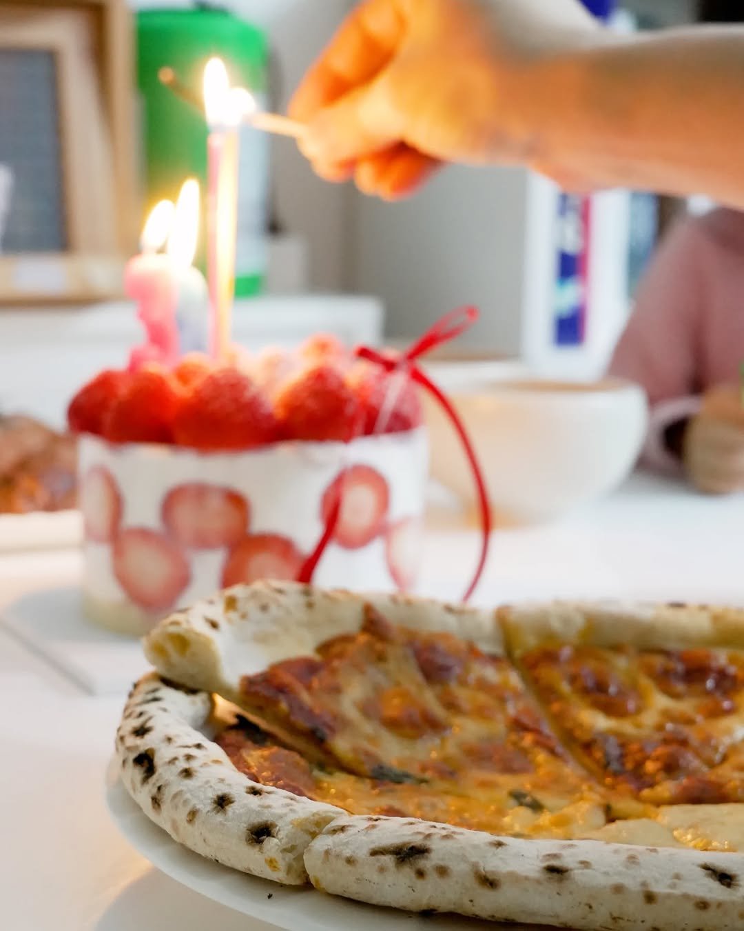 Photo by 석 은선 on December 25, 2025. May be an image of pizza, mozzarella and text.