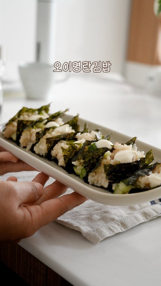 euns5 게시물 이미지: 온 가족이 맛있게 #매일집밥 

잠 많은 우리 딸랑구,
일어나라고, 일어나라고...