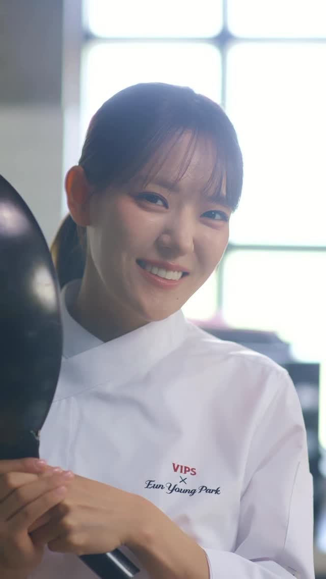 eunyeongo__o 게시물 이미지: 웍을 뚫고 나오는 여신 아우라!
모두 눈치 채셨죠?

올 여름 빕스 콜라보의...