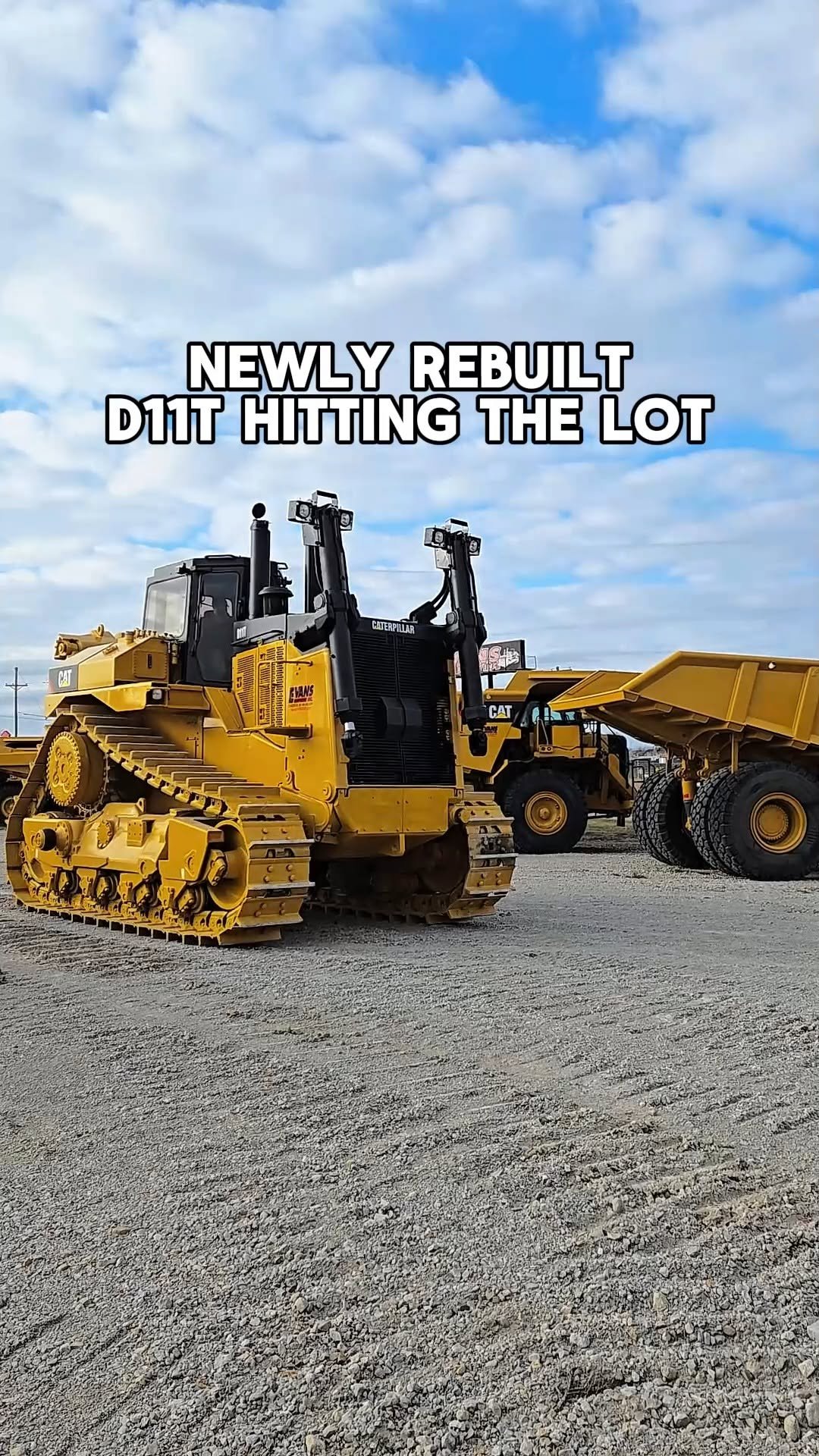 evansequipmentinc 게시물 이미지: Name a better sound than dozer tracks... we'll...