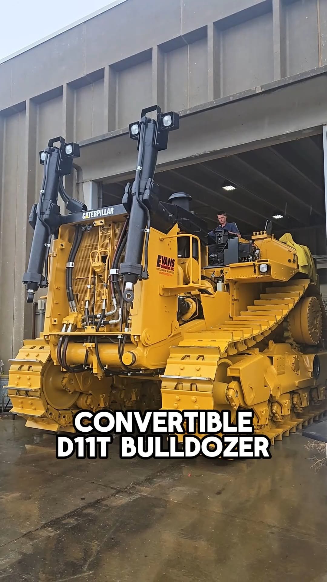 evansequipmentinc 게시물 이미지: Ever seen a drop top D11T before? 😆 Would you...