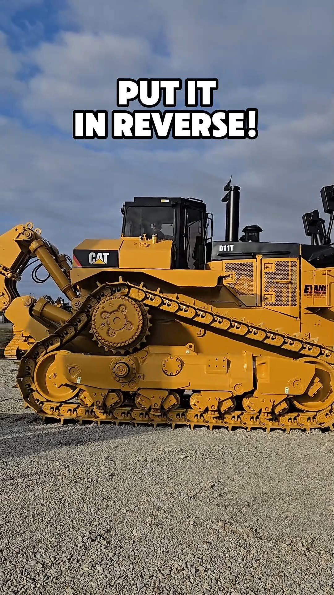 evansequipmentinc 게시물 이미지: Scary how fast this D11T can move for its...