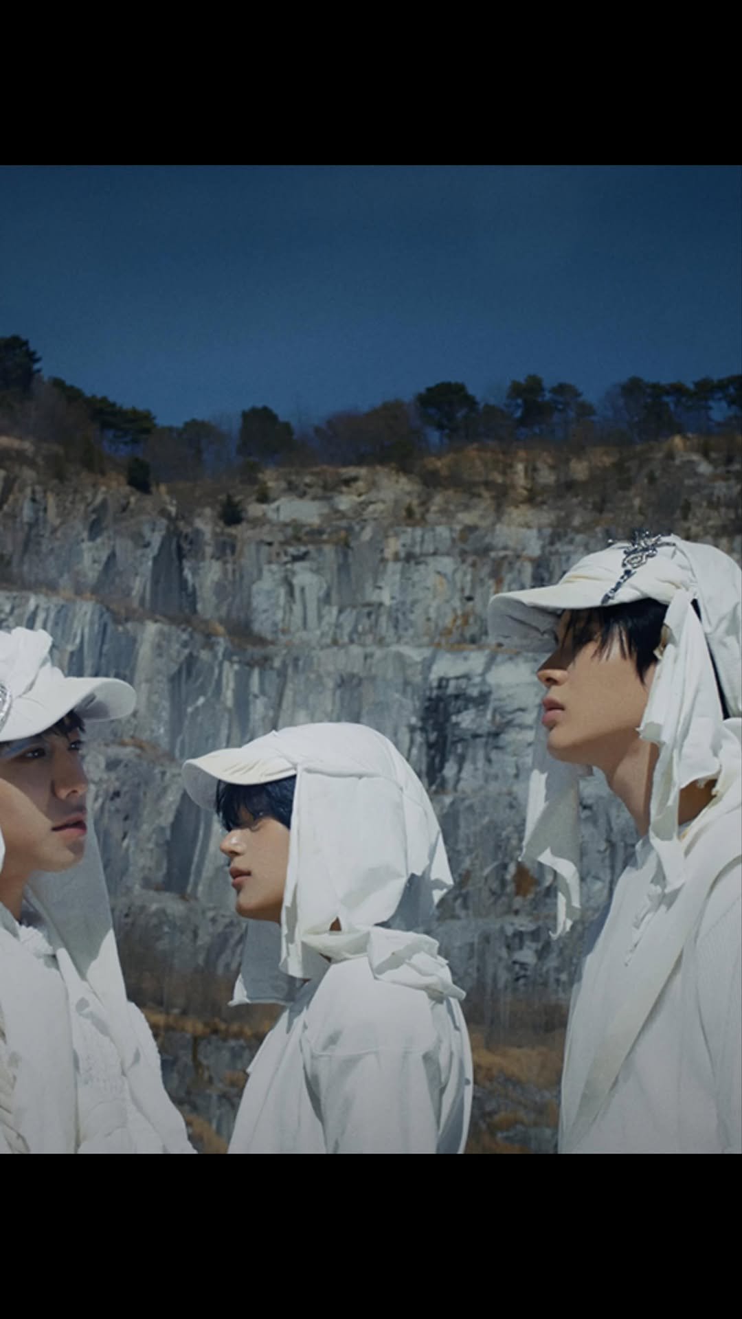 evnne_official 게시물 이미지: EVNNE 1st Single Album
[뱉어 (Backtalk)]

’뱉어...