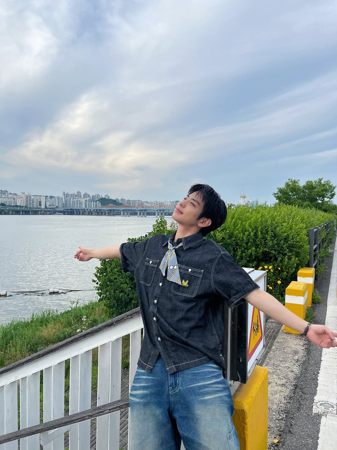evnne_official 게시물 이미지: [📸]
260622
허니의 뀨뀨빵빵 

긴장한 동헌이 형과
차크닉 하면서 잼얘한...
