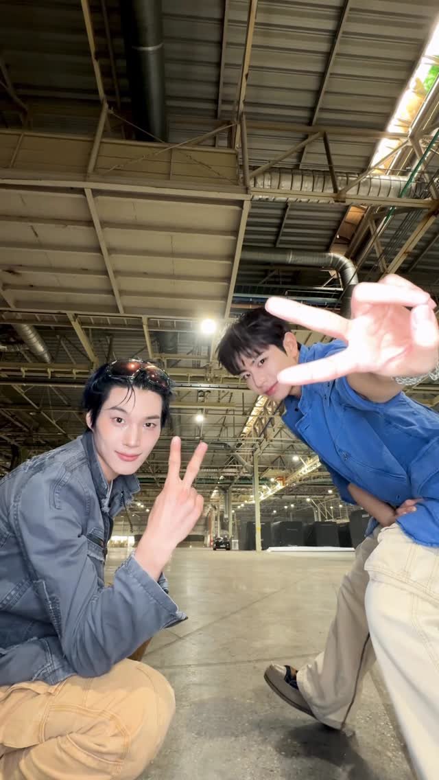 evnne_official 게시물 이미지: 김밥즈도 뱉어 🦝🦊
 
#EVNNE
#케이타 #박한빈
#뱉어 #뱉어_Backtalk