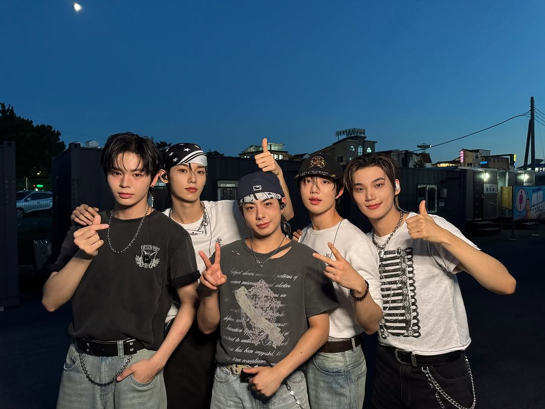 evnne_official 게시물 이미지: [📸]
260804
#2026보령머드축제 K-pop Super Live

무더위도...