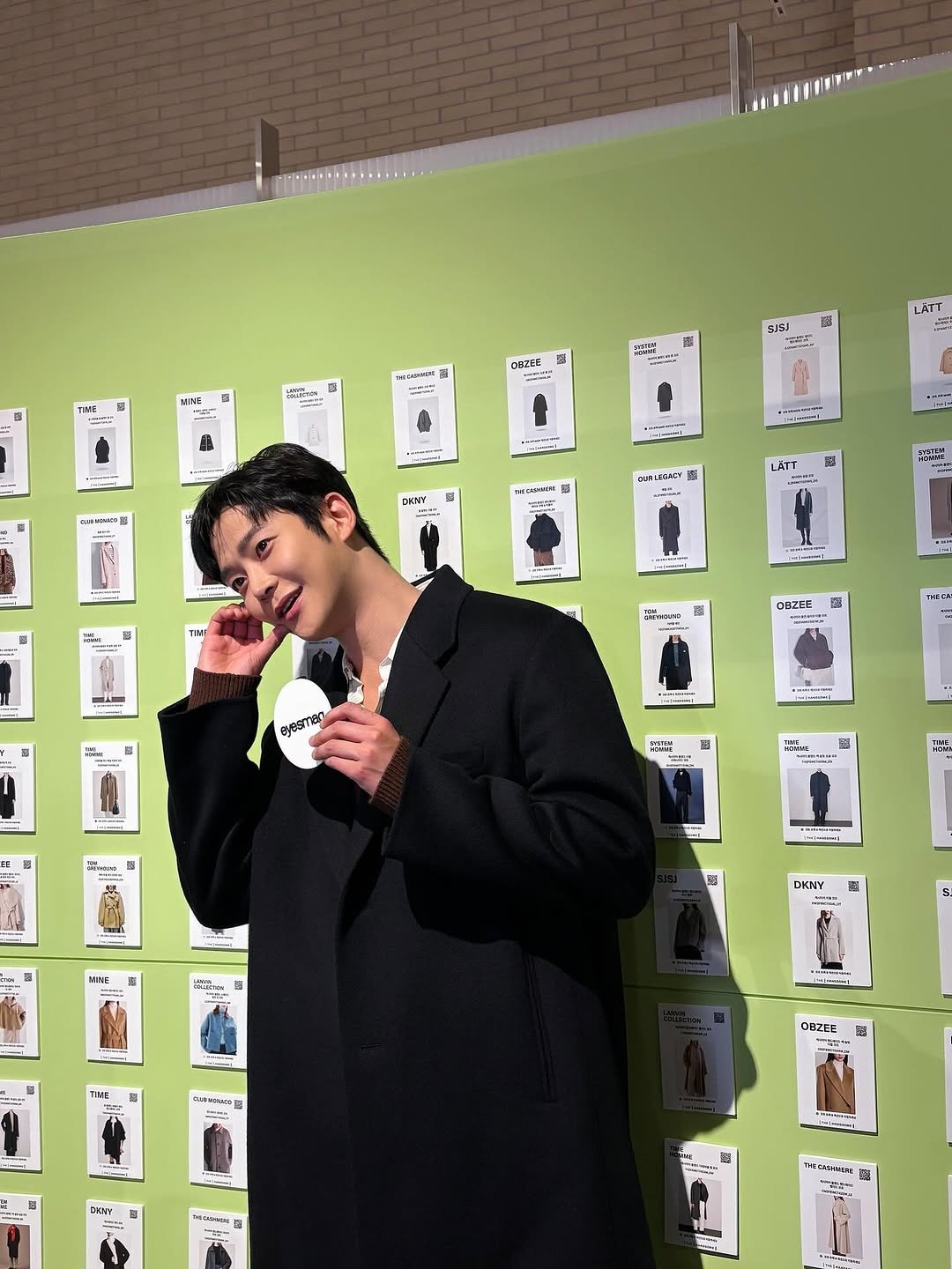 Photo shared by 로운 on October 17, 2025 tagging @thehandsome_official. May be an image of duffle coat, overcoat, polaroid and parka.