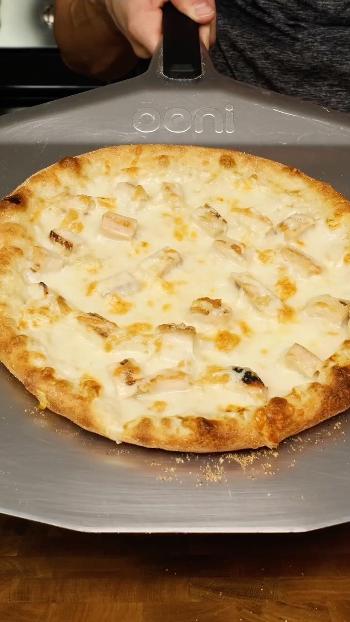 exercise4cheatmeals 게시물 이미지: Chicken Alfredo Protein Pizza ⬇️⬇️

This is 1...