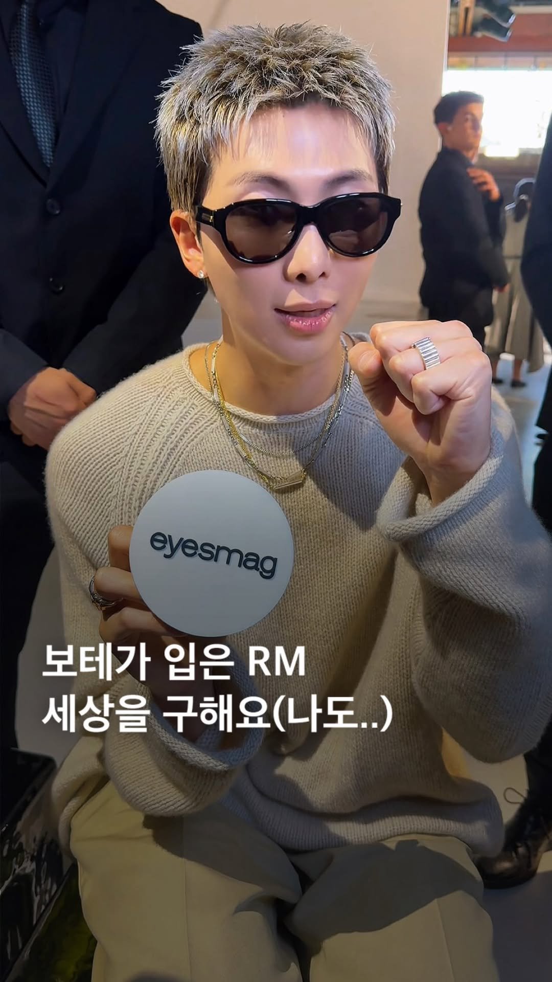 eyesmag 게시물 이미지: 보테가 베네타와 RM 영원해.♾️ <아이즈매거진>이 보테가 베네타의 26 봄, 여름...