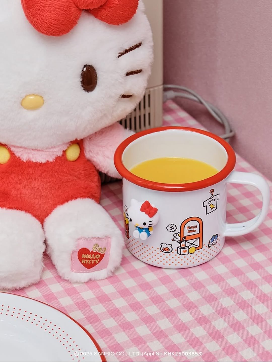 Photo shared by eyesmagazine 아이즈매거진 on November 16, 2025 tagging @crowcanyon_co_kr. May be an image of coffee cup, cup, teacup, mug, tea and text.