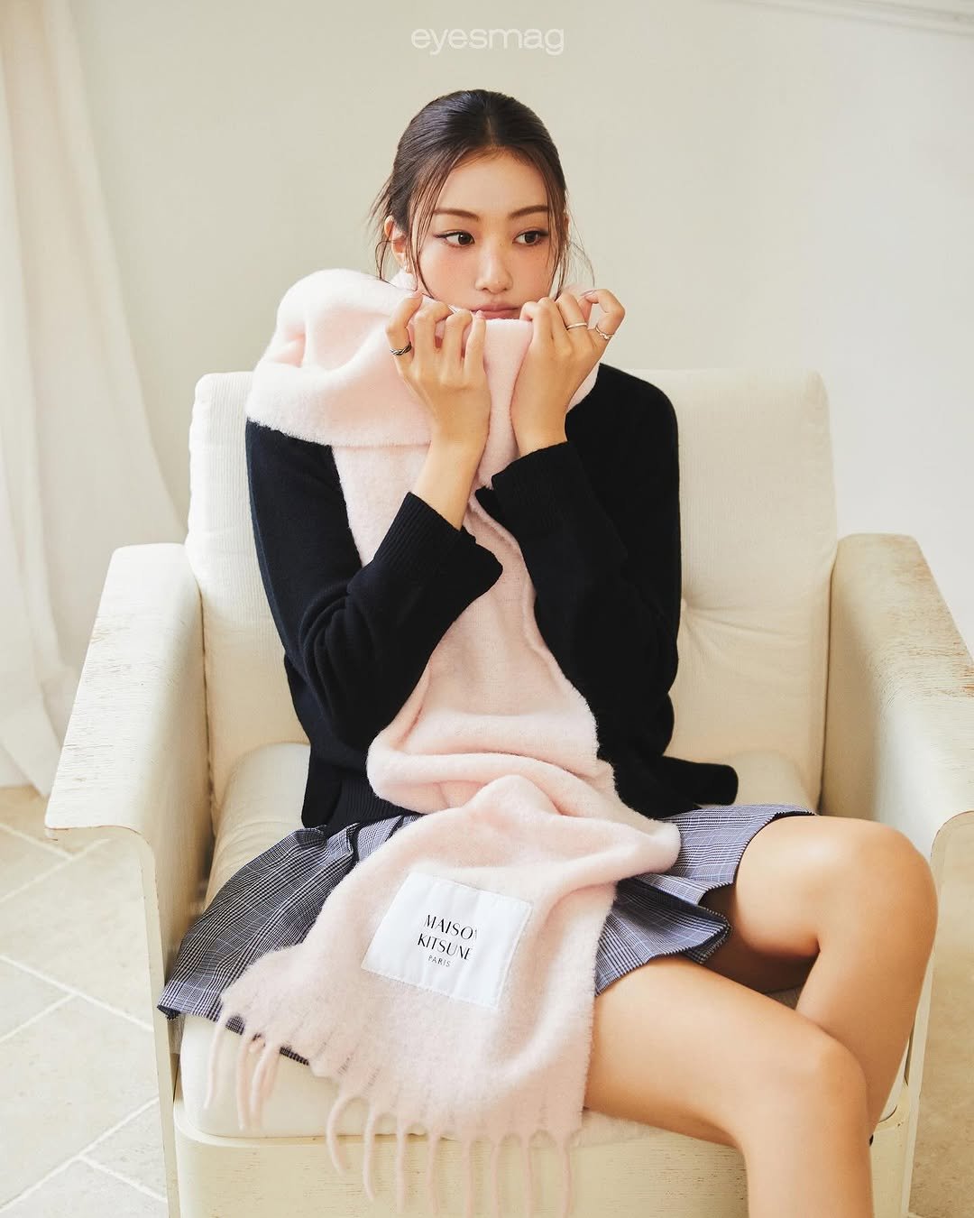 Photo shared by eyesmagazine 아이즈매거진 on September 23, 2025 tagging @maisonkitsune, and @meovv. May be an image of 1 person, sleepwear, scarf, bath robe, blanket, shawl and text that says 'eyesmag KEESUN CASS W MAISO ኢየነው'.
