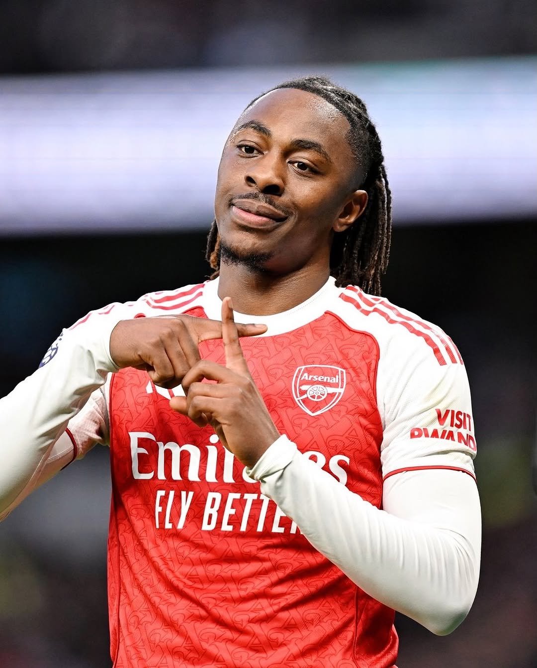 Photo shared by Ebere Eze on February 22, 2026 tagging @arsenal. May be an image of ‎football, soccer, stadium and ‎text that says '‎Arsenal VISI DIAJAND Emil ع۲ FLY BETIL‎'‎‎.