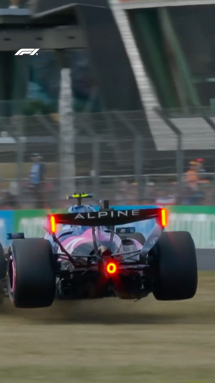 f1 게시물 이미지: Getting air for Franco! 😱

These slow-mo shots...