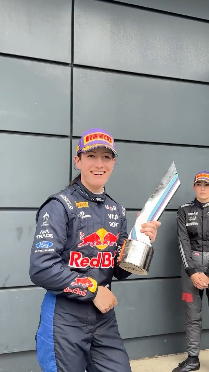 f1academy 게시물 이미지: The power of Barry Manilow 🫰

#F1ACADEMY #BritishGP