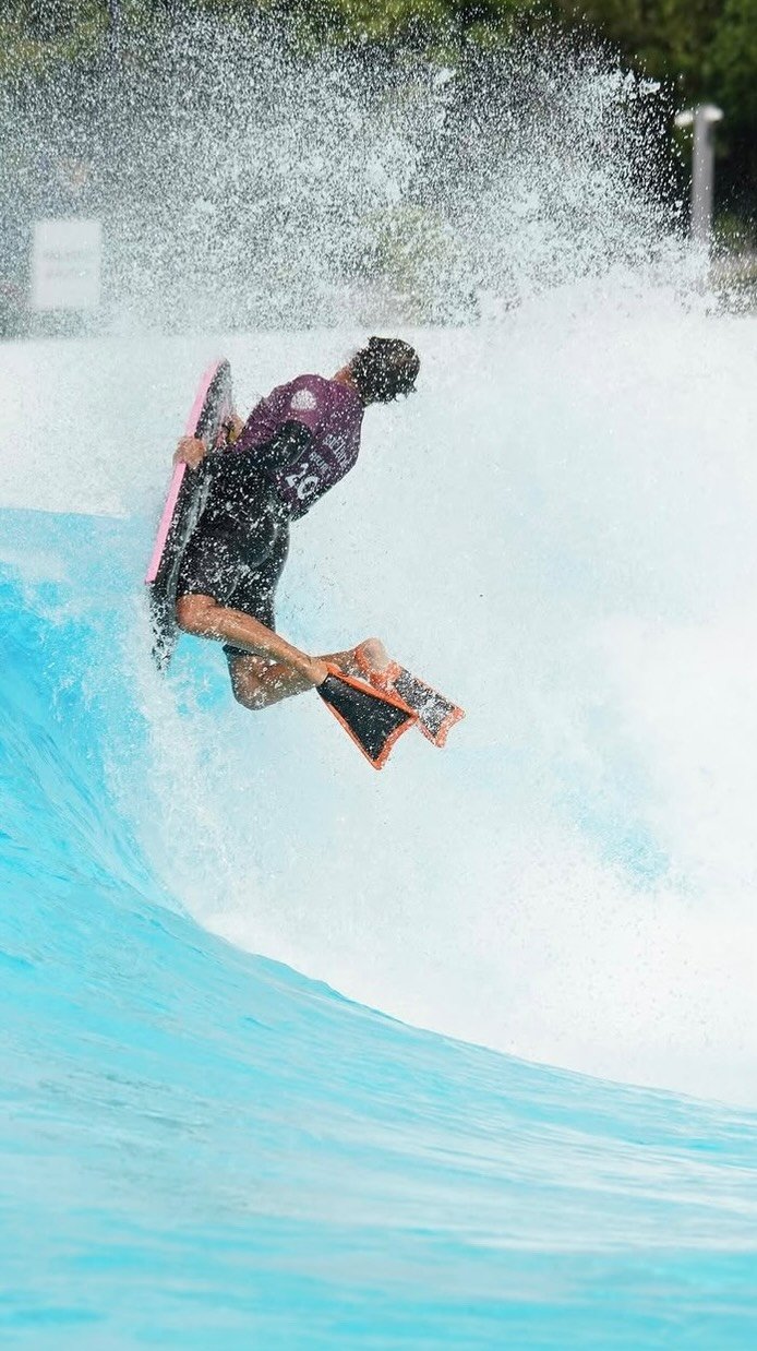 fabioaquinooficial 게시물 이미지: Nem toda onda é surfada em pé. E é exatamente...