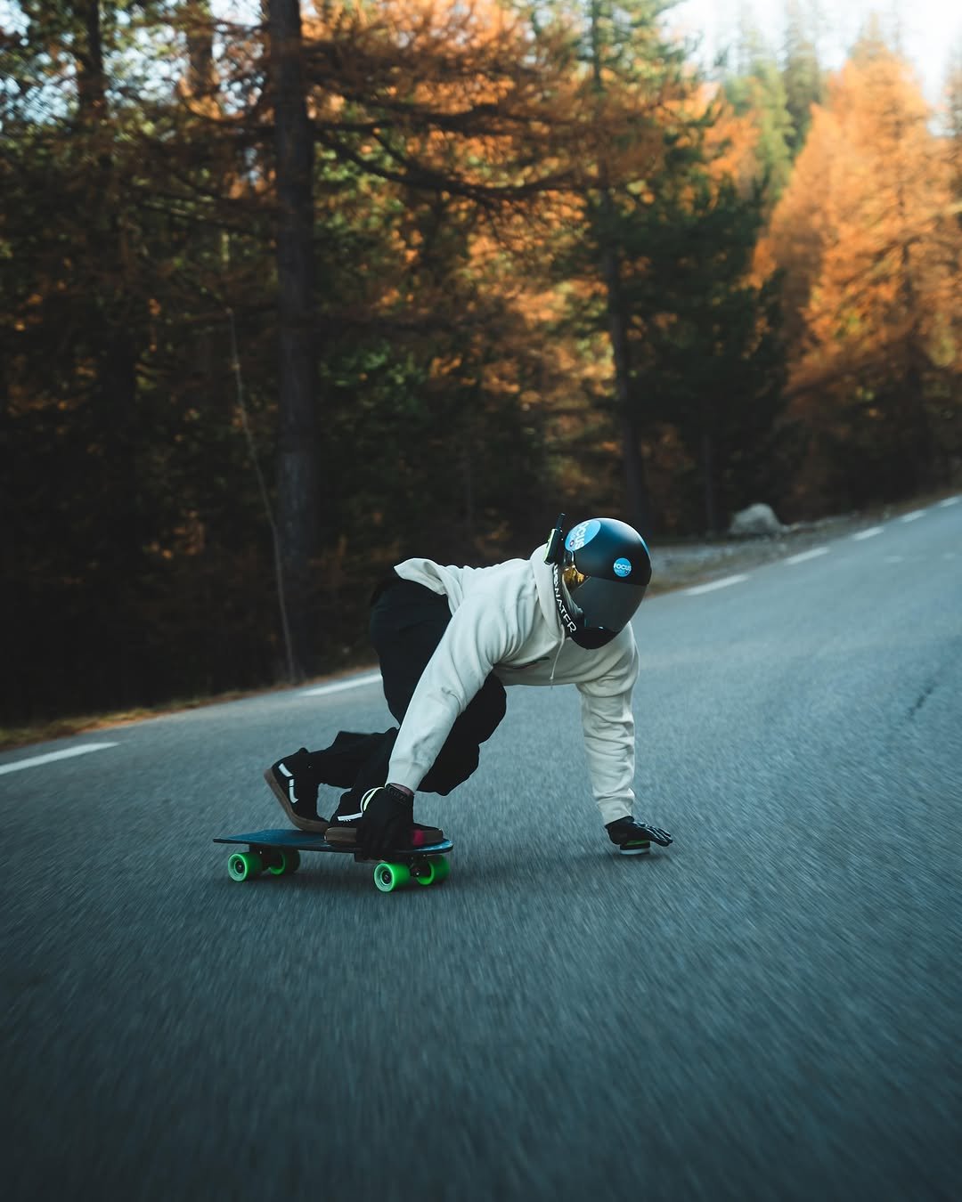 Photo shared by Fabio Minnig on December 08, 2024 tagging @zenit.boards, @ridetsg, @zealousdownhill, @focuswater, @zimydakid, and @powellperaltadh.