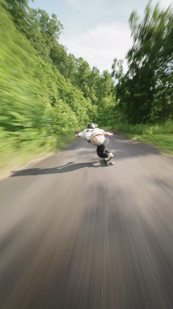 fabiominnig 게시물 이미지: I’m going straight into the turn, my wheels...