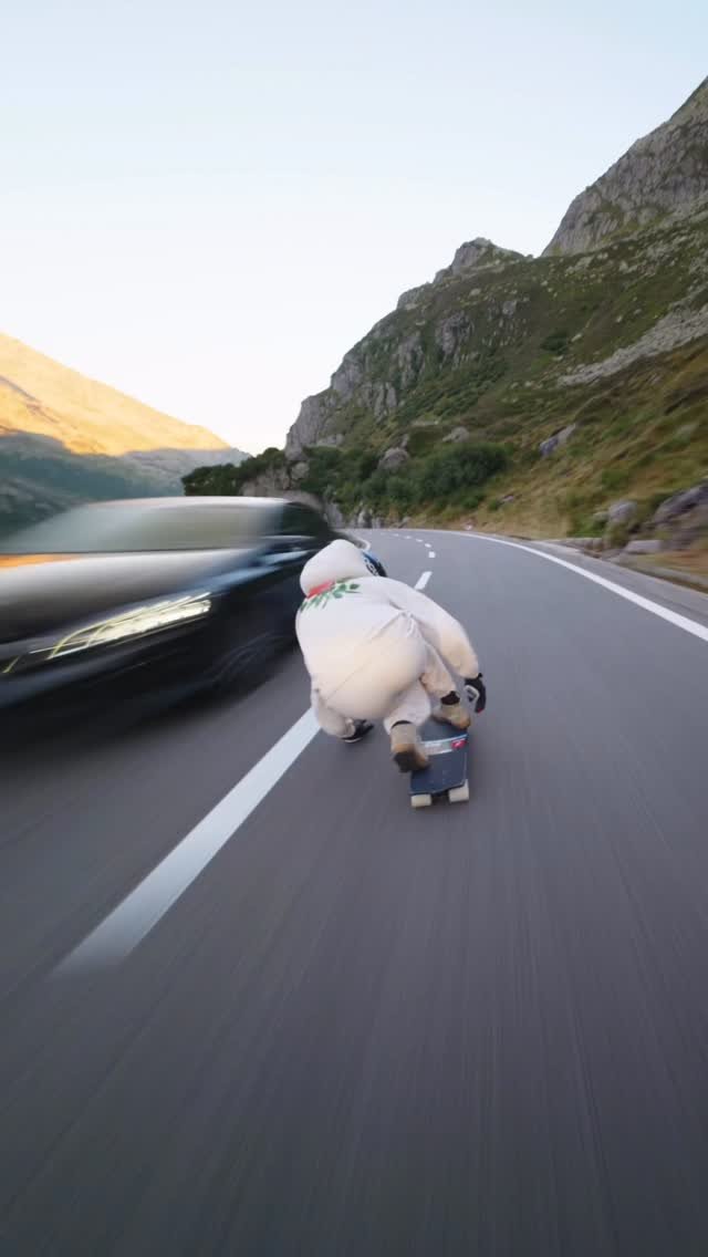 fabiominnig 게시물 이미지: I heard about two cars on the radio.
.
📹...