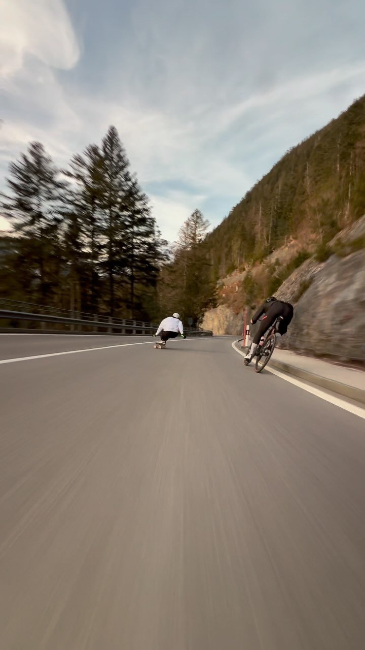 fabiominnig 게시물 이미지: Drag race🏁Skateboard vs bike.
Who will...