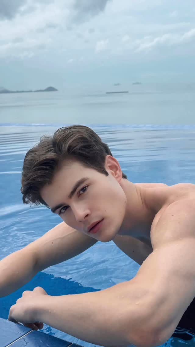 fabulorus 게시물 이미지: when you travel with friends 🤣 @oliverbrynnum