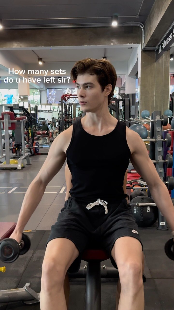 fabulorus 게시물 이미지: POV: You ask how many sets I have left… and it...