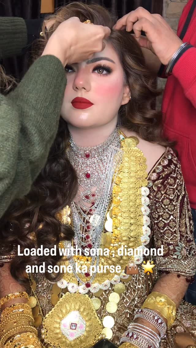 facestoriesbyleenabhushan 게시물 이미지: Watch until the end to see “Gold ka purse” 👜...