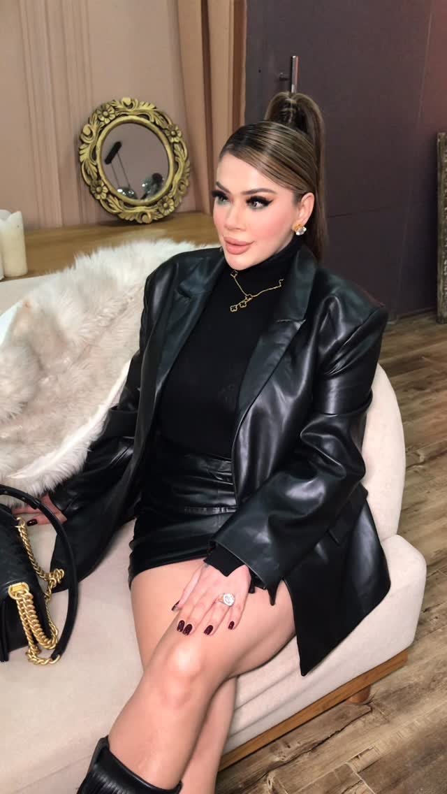 facestoriesbyleenabhushan 게시물 이미지: My babyyy shot me down🖤
Glam for this stunner...