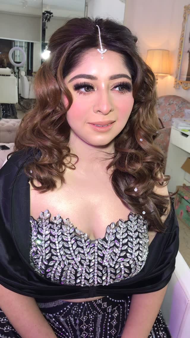 facestoriesbyleenabhushan 게시물 이미지: My absolute stunner 🖤