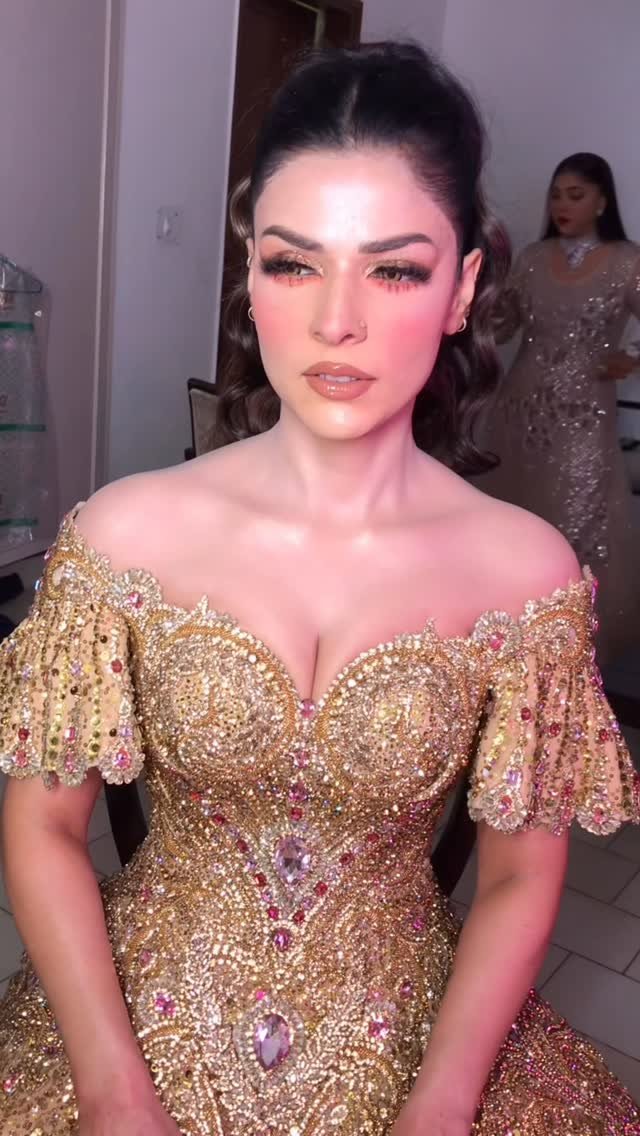 facestoriesbyleenabhushan 게시물 이미지: Omg 🔥 this beauty 🌸 which Bollywood star she...