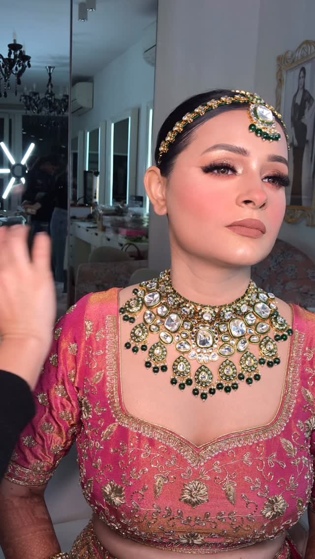 facestoriesbyleenabhushan 게시물 이미지: What a beautiful face 🪞 
Meet my stunner from...