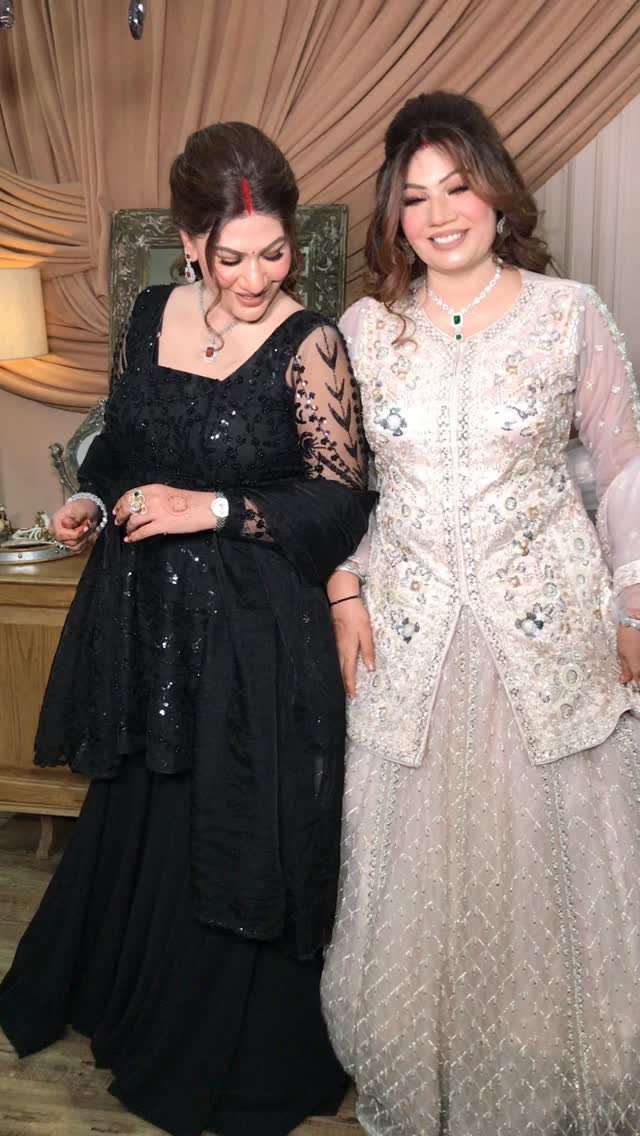 facestoriesbyleenabhushan 게시물 이미지: My fav sister duo @sheetal_dedha_official...