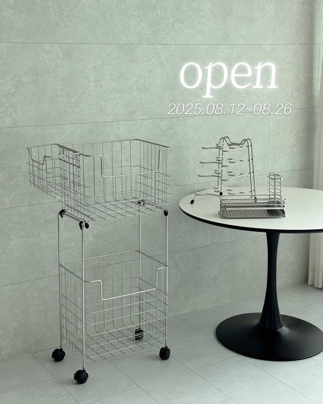 Photo by 요정엄마 on August 11, 2025. May be an image of table, display case, carafe, rack and text that says 'open 2025.08.12~08.26 12~08.26 2025.08.'.