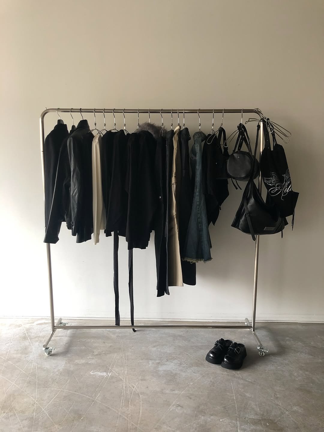 Photo by 동화 on September 22, 2025. May be an image of clothes hanger, rack and text.