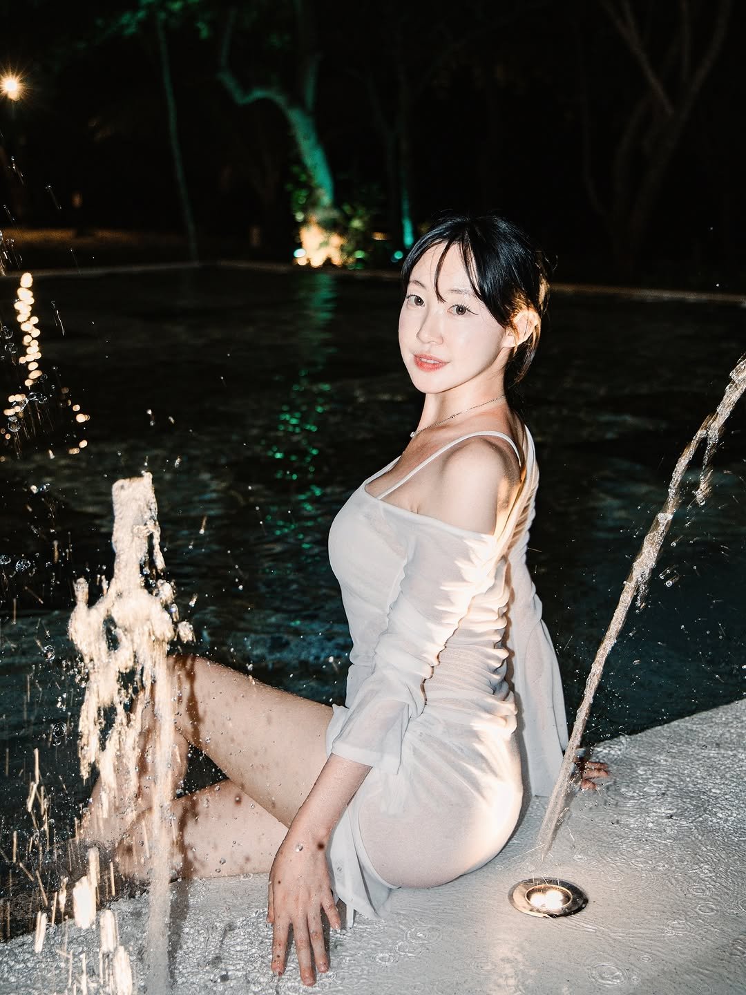 Photo shared by 묘정🐰 on October 29, 2025 tagging @amoritaresortbohol. May be an image of one or more people, makeup, slip, pool, outdoors, fountain and text.