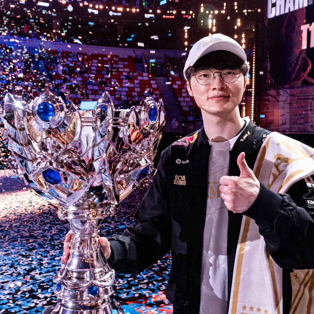 faker 게시물 이미지: 올해도 월즈 우승했습니다!
응원해주셔서 감사합니다!!