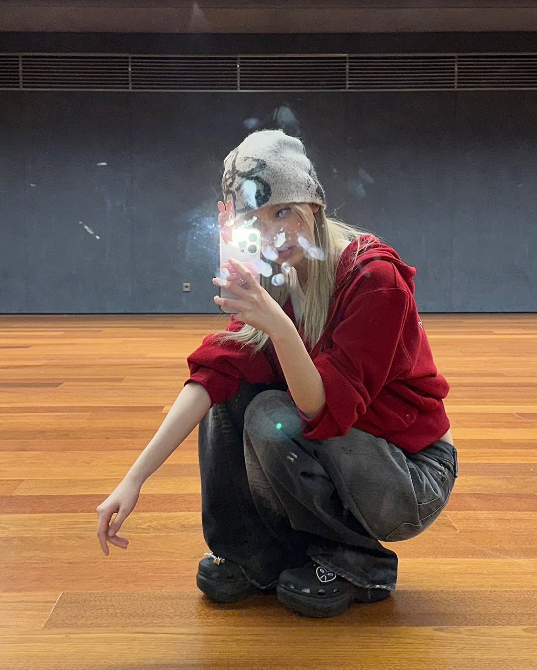 Photo by 가을 GAEUL on October 18, 2025.