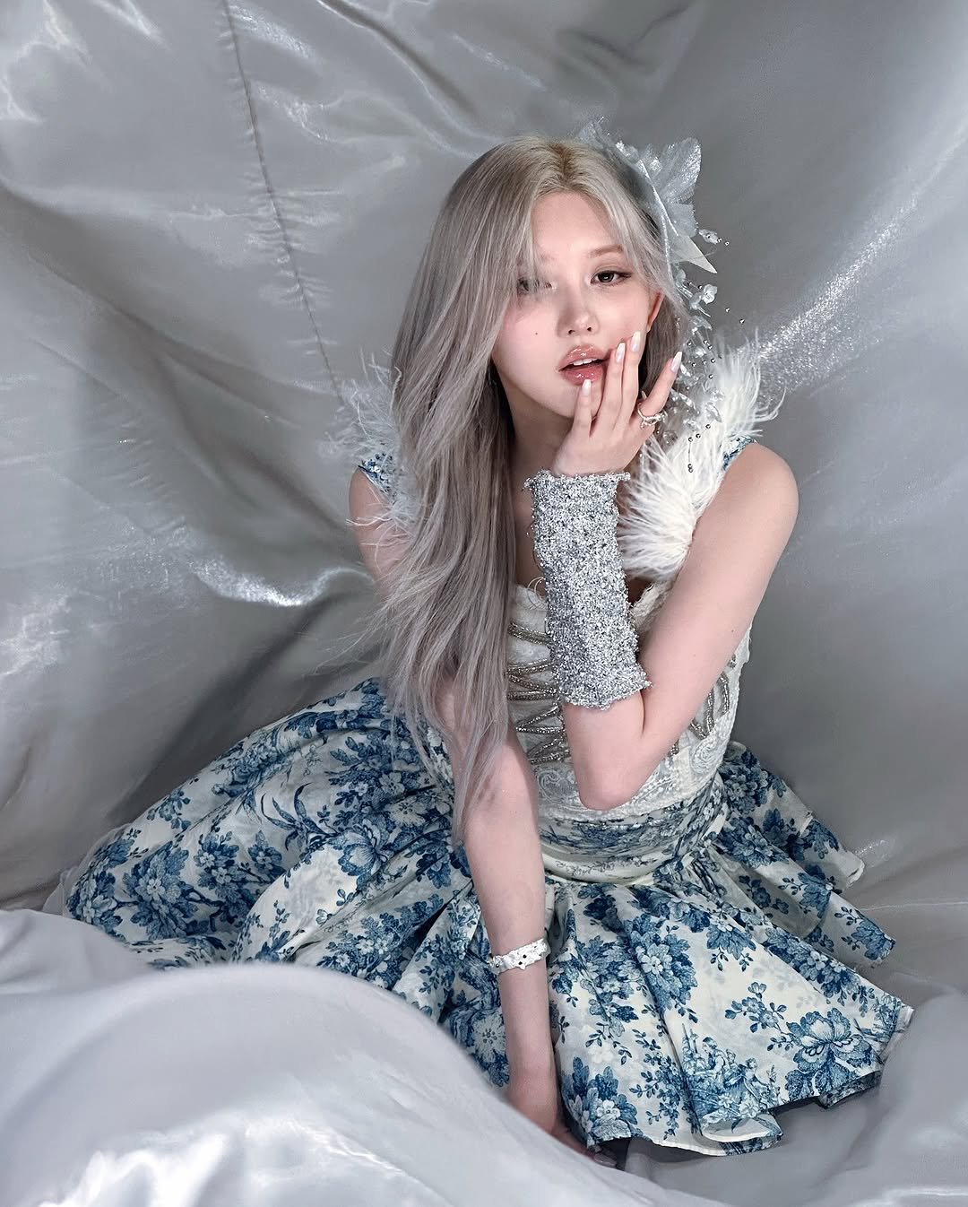 Photo by 가을 GAEUL on October 05, 2025. May be an image of 1 person.