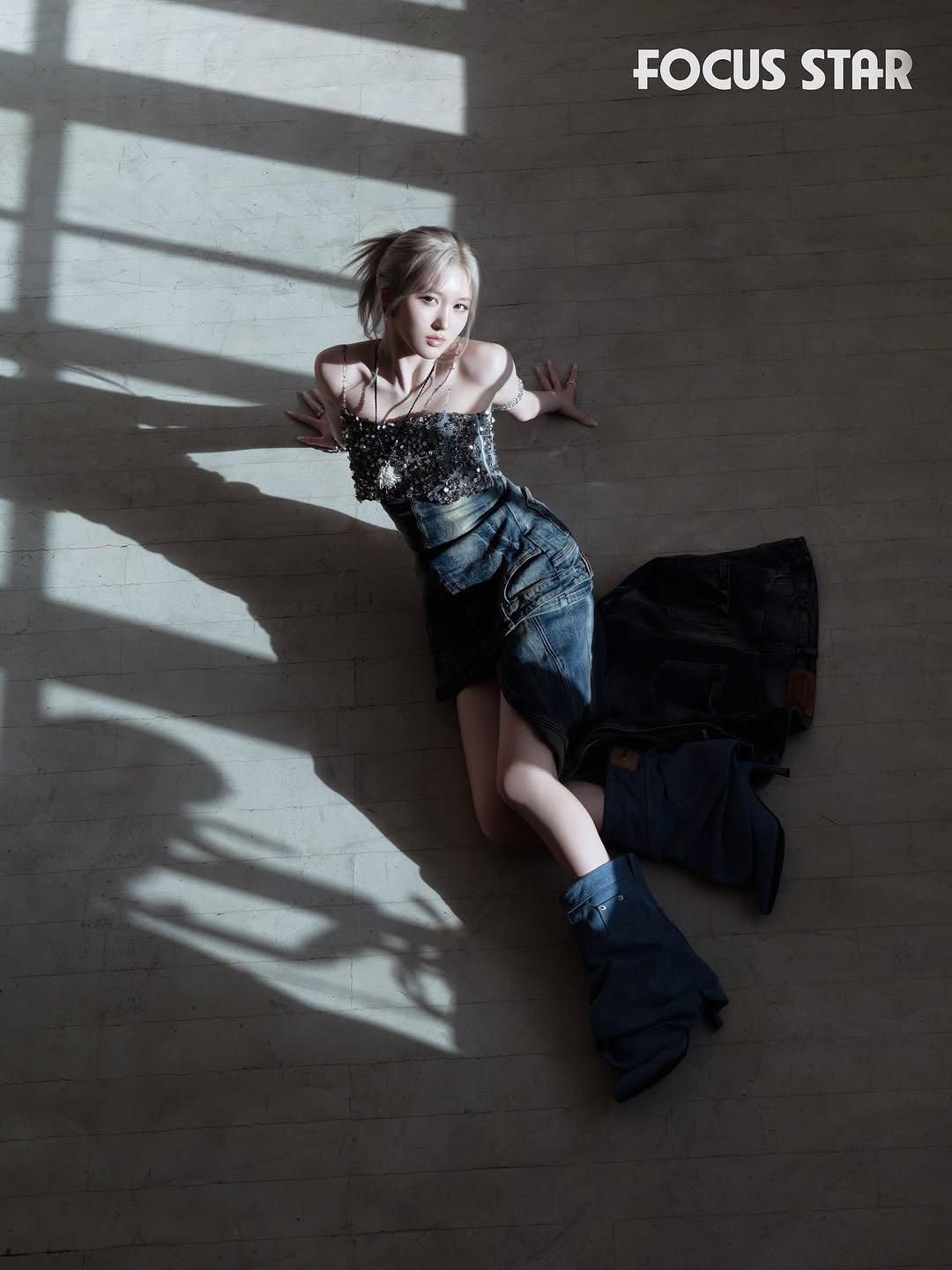 Photo by 가을 GAEUL on October 02, 2025. May be an image of 1 person and text that says 'FOCUS FOCUSSTAR STAR'.