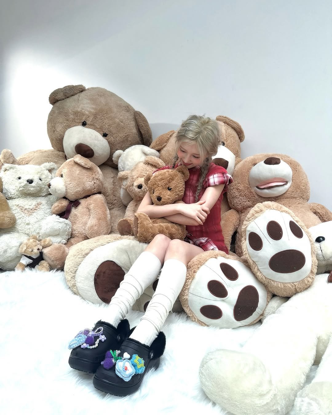 Photo shared by 가을 GAEUL on October 24, 2025 tagging @allurekorea, and @crocskorea. May be an image of toy.